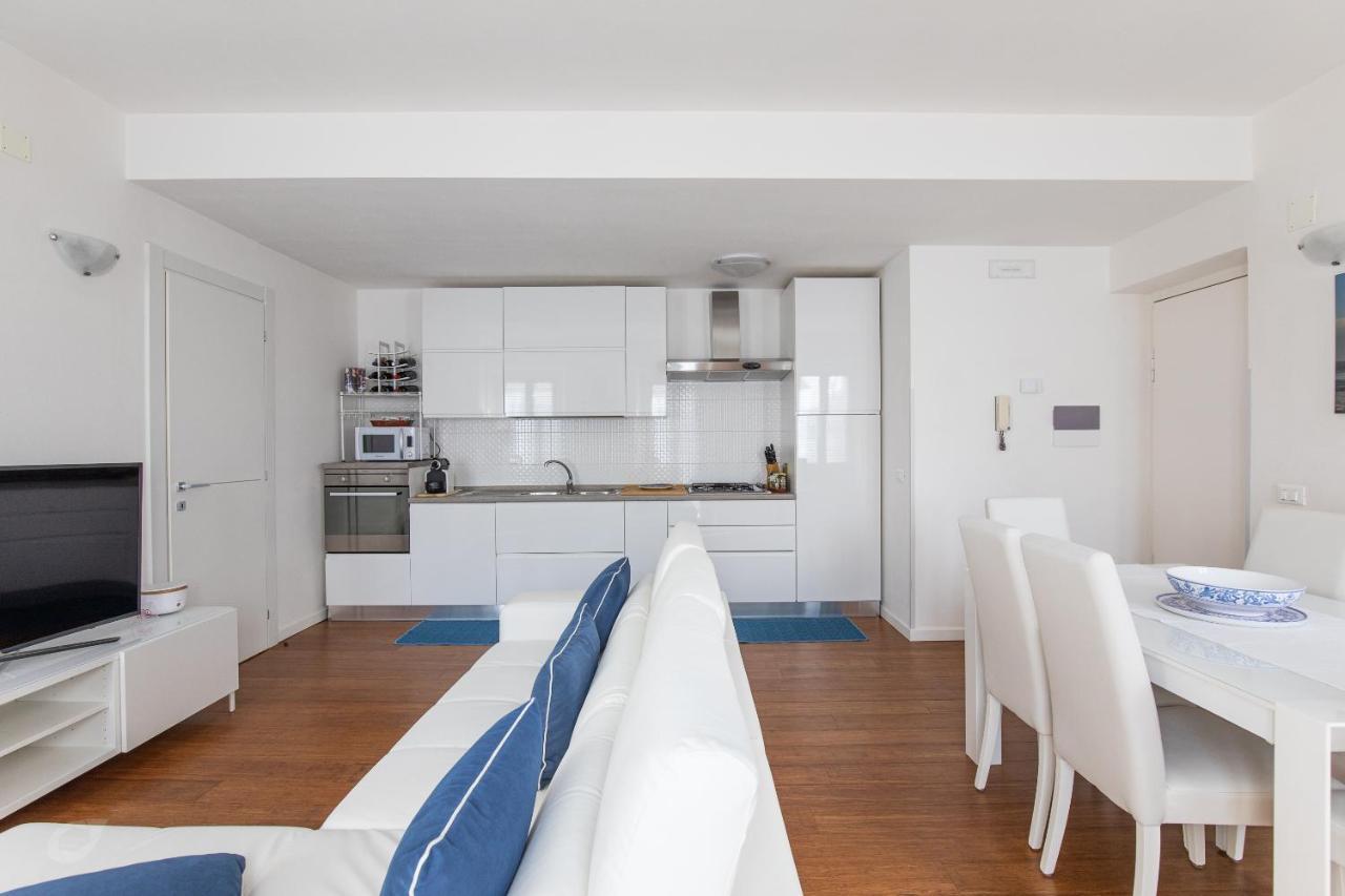 Elena House White Apartment Viareggio Eksteriør billede